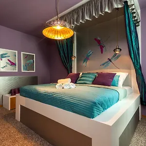 Lovely - Truhlářská , Prága Csehország